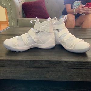 Nike Lebron Soldier 11